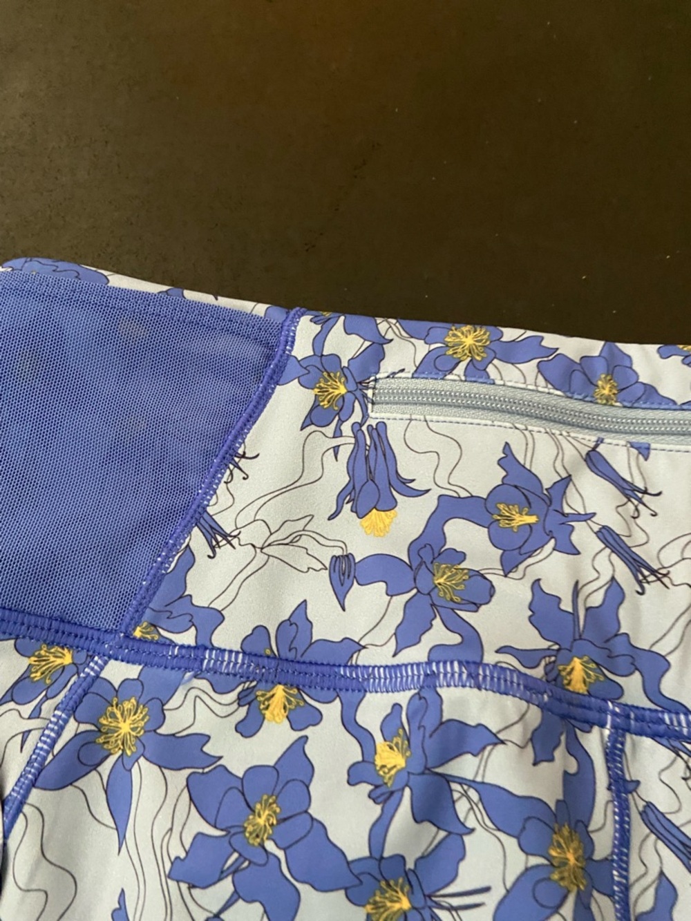 oiselle Blue Floral pockito 1/2 tights - Picture 8 of 8